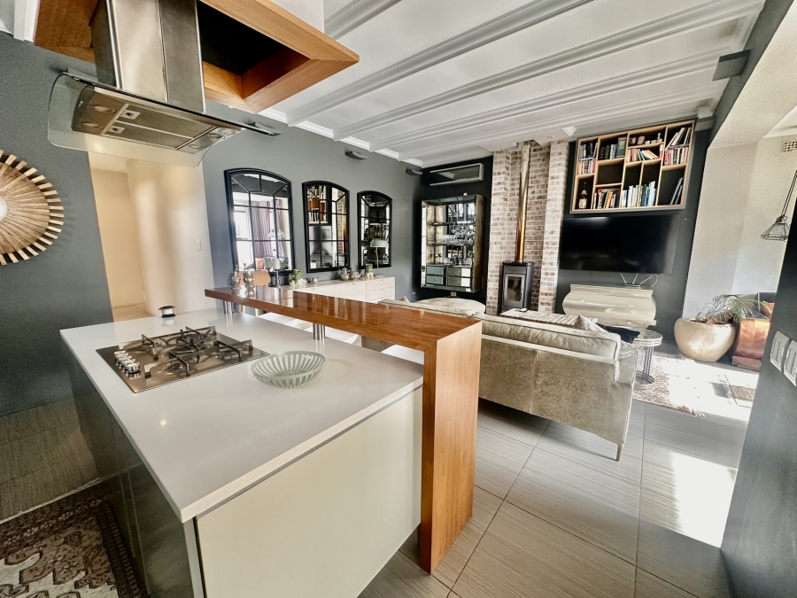 To Let 2 Bedroom Property for Rent in Green Point Western Cape